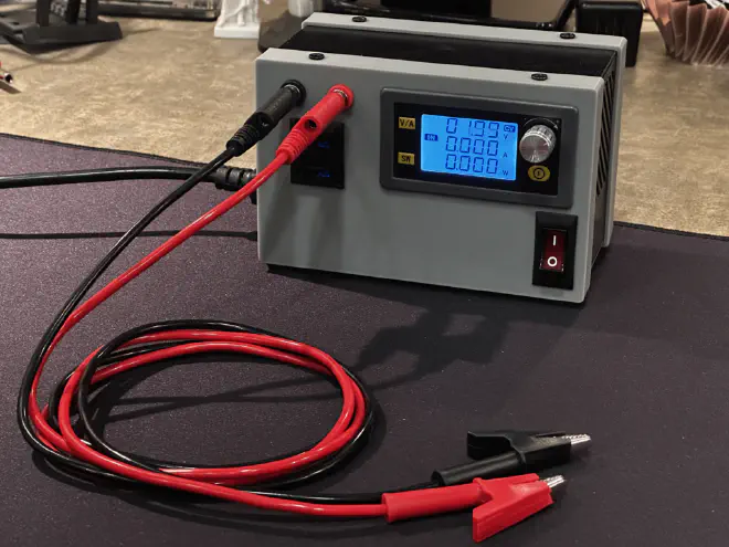 Adjustable bench power supply